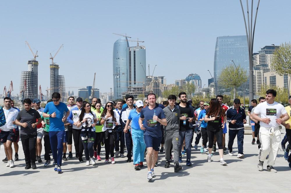 Heydər Əliyev Fondunun vitse-prezidenti Leyla Əliyeva “Bakı Marafonu-2017”də iştirak edib (YENİLƏNİB) (FOTO)