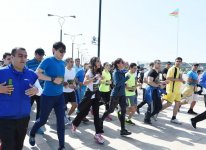 Heydər Əliyev Fondunun vitse-prezidenti Leyla Əliyeva “Bakı Marafonu-2017”də iştirak edib (YENİLƏNİB) (FOTO)