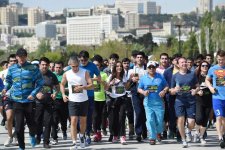 Heydər Əliyev Fondunun vitse-prezidenti Leyla Əliyeva “Bakı Marafonu-2017”də iştirak edib (YENİLƏNİB) (FOTO)