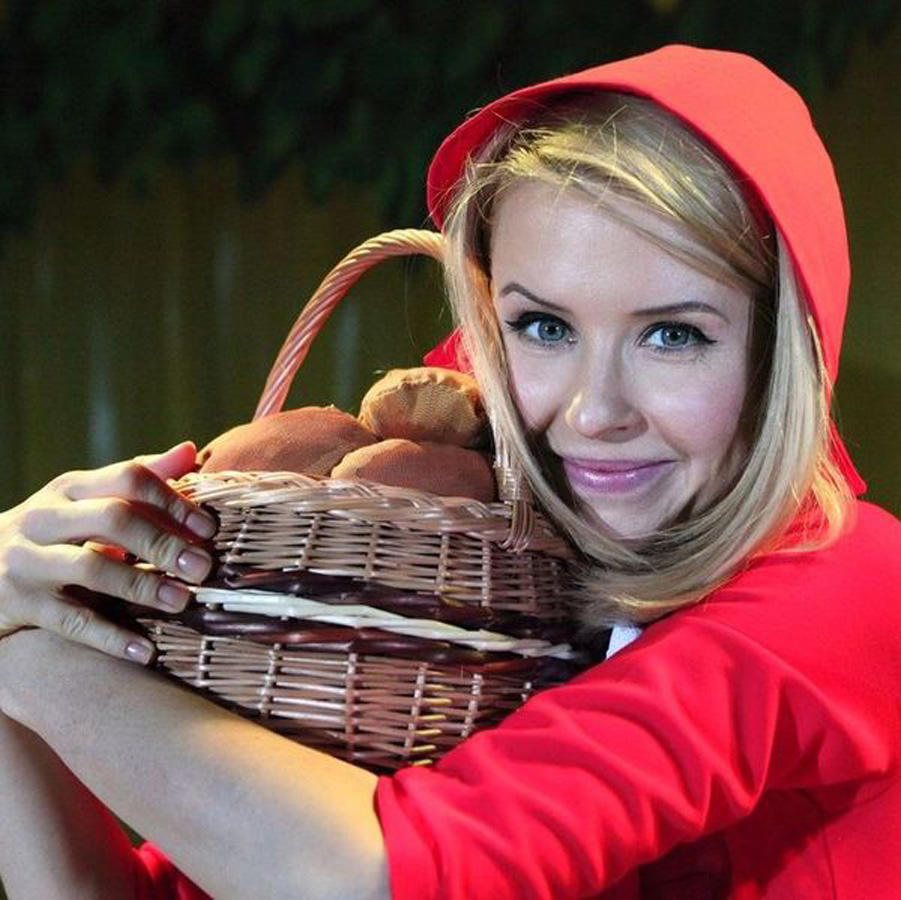 "Papinı doçki" serial ulduzu Miroslava Karpoviç Bakıya gələcək (FOTO)