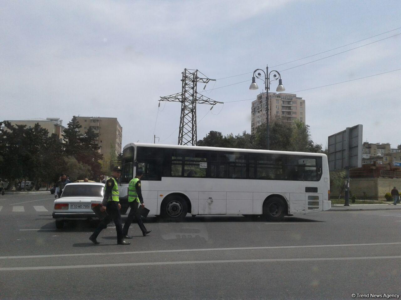 Bakıda avtobusla VAZ toqquşub (FOTO)