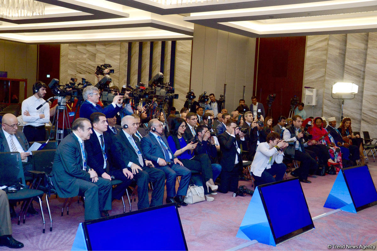 IV Ümumdünya Mədəniyyətlərarası Dialoq Forumunun ikinci günü FOTOLARDA