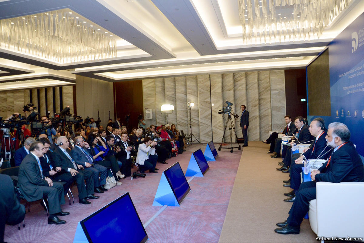 IV Ümumdünya Mədəniyyətlərarası Dialoq Forumunun ikinci günü FOTOLARDA