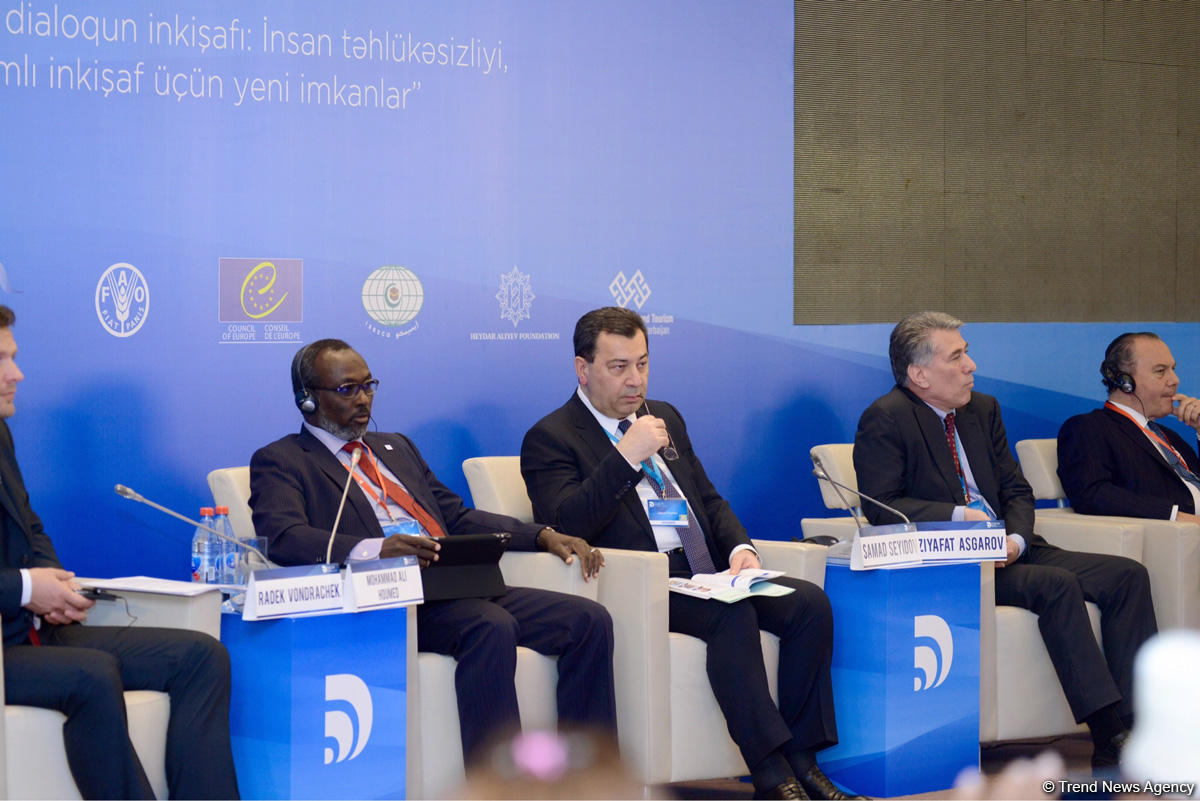 IV Ümumdünya Mədəniyyətlərarası Dialoq Forumunun ikinci günü FOTOLARDA