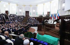 Prezident İlham Əliyev və xanımı tanınmış alim, akademik Rəfiqə Əliyeva ilə vida mərasimində iştirak ediblər (FOTO) (YENİLƏNİB)