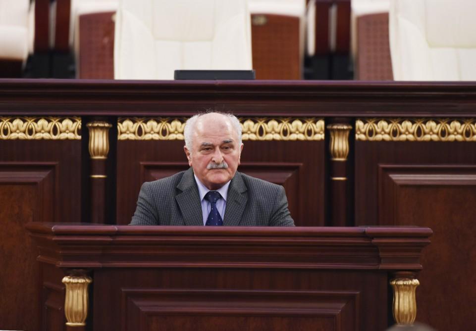 Prezident İlham Əliyev və xanımı tanınmış alim, akademik Rəfiqə Əliyeva ilə vida mərasimində iştirak ediblər (FOTO) (YENİLƏNİB)