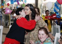 Leyla Əliyeva xüsusi qayğıya ehtiyacı olan uşaqlar üçün keçirilən şənlikdə iştirak edib (FOTO)