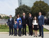 Prezident İlham Əliyev və xanımı 9 May - Qələbə Günü münasibətilə Bakıda keçirilən mərasimdə iştirak ediblər (FOTO) (YENİLƏNİB)