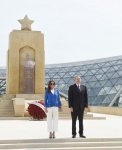 Prezident İlham Əliyev və xanımı 9 May - Qələbə Günü münasibətilə Bakıda keçirilən mərasimdə iştirak ediblər (FOTO) (YENİLƏNİB)