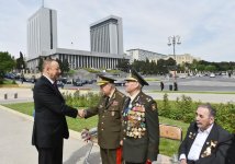 Prezident İlham Əliyev və xanımı 9 May - Qələbə Günü münasibətilə Bakıda keçirilən mərasimdə iştirak ediblər (FOTO) (YENİLƏNİB)