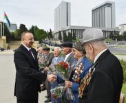 Prezident İlham Əliyev və xanımı 9 May - Qələbə Günü münasibətilə Bakıda keçirilən mərasimdə iştirak ediblər (FOTO) (YENİLƏNİB)