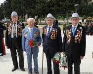 Azərbaycan ictimaiyyəti faşizm üzərində Qələbənin 72-ci ildönümünü qeyd edir (FOTO)