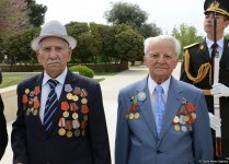 Azərbaycan ictimaiyyəti faşizm üzərində Qələbənin 72-ci ildönümünü qeyd edir (FOTO)