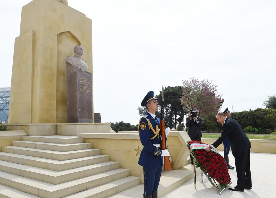 Prezident İlham Əliyev və xanımı 9 May - Qələbə Günü münasibətilə Bakıda keçirilən mərasimdə iştirak ediblər (FOTO) (YENİLƏNİB)