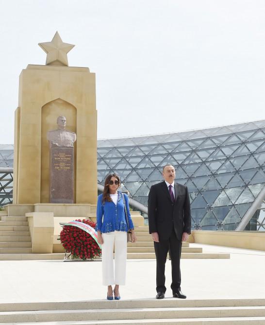Prezident İlham Əliyev və xanımı 9 May - Qələbə Günü münasibətilə Bakıda keçirilən mərasimdə iştirak ediblər (FOTO) (YENİLƏNİB)