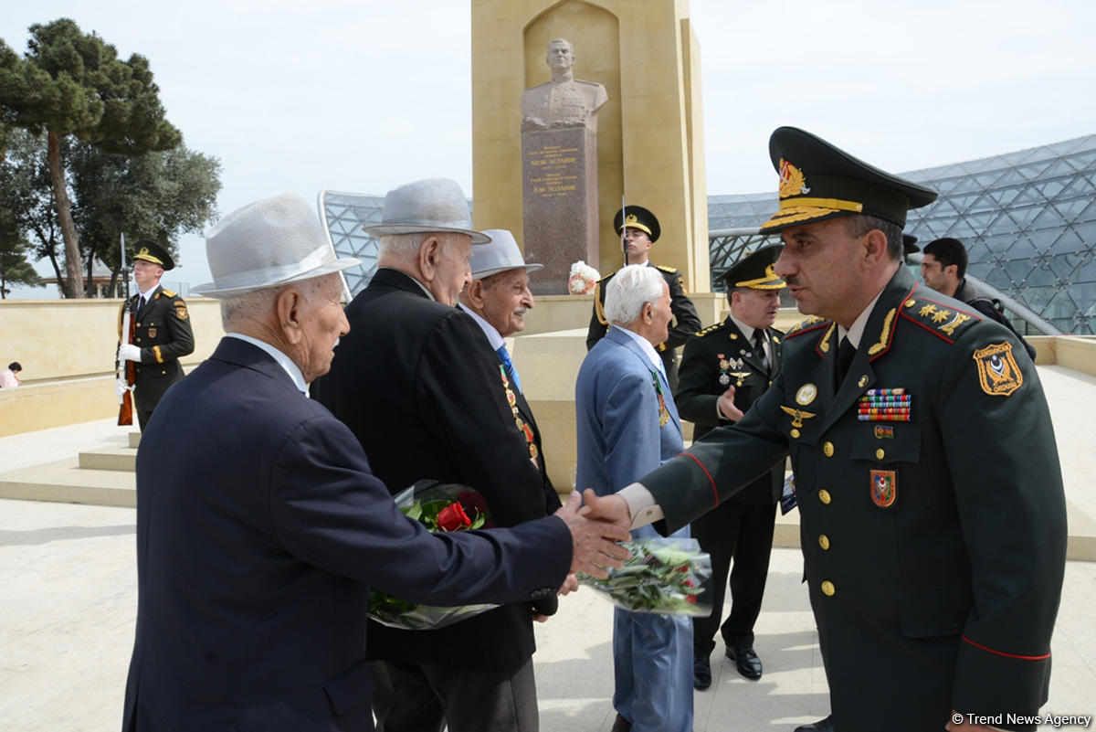 Azərbaycan ictimaiyyəti faşizm üzərində Qələbənin 72-ci ildönümünü qeyd edir (FOTO)