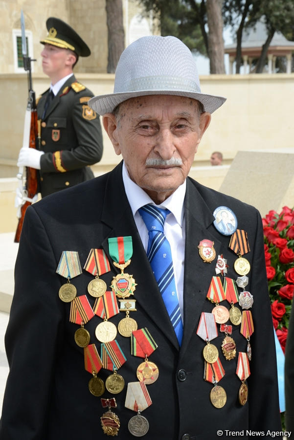 Azərbaycan ictimaiyyəti faşizm üzərində Qələbənin 72-ci ildönümünü qeyd edir (FOTO)