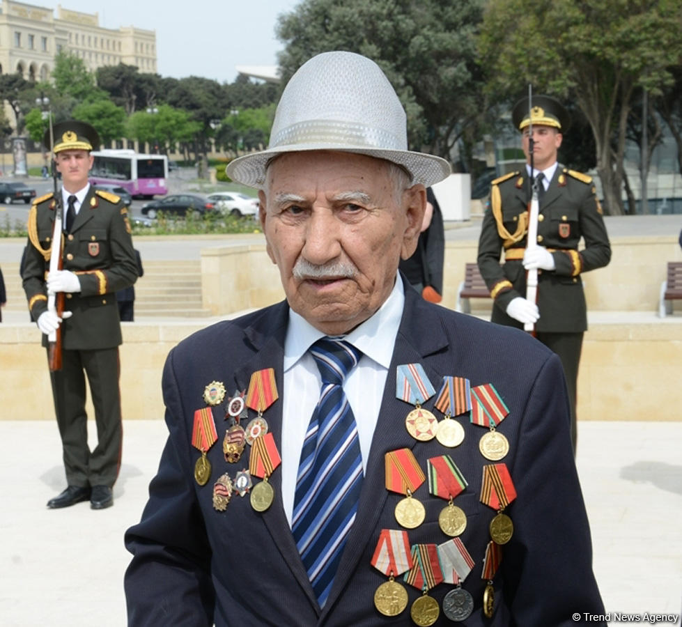 Azərbaycan ictimaiyyəti faşizm üzərində Qələbənin 72-ci ildönümünü qeyd edir (FOTO)