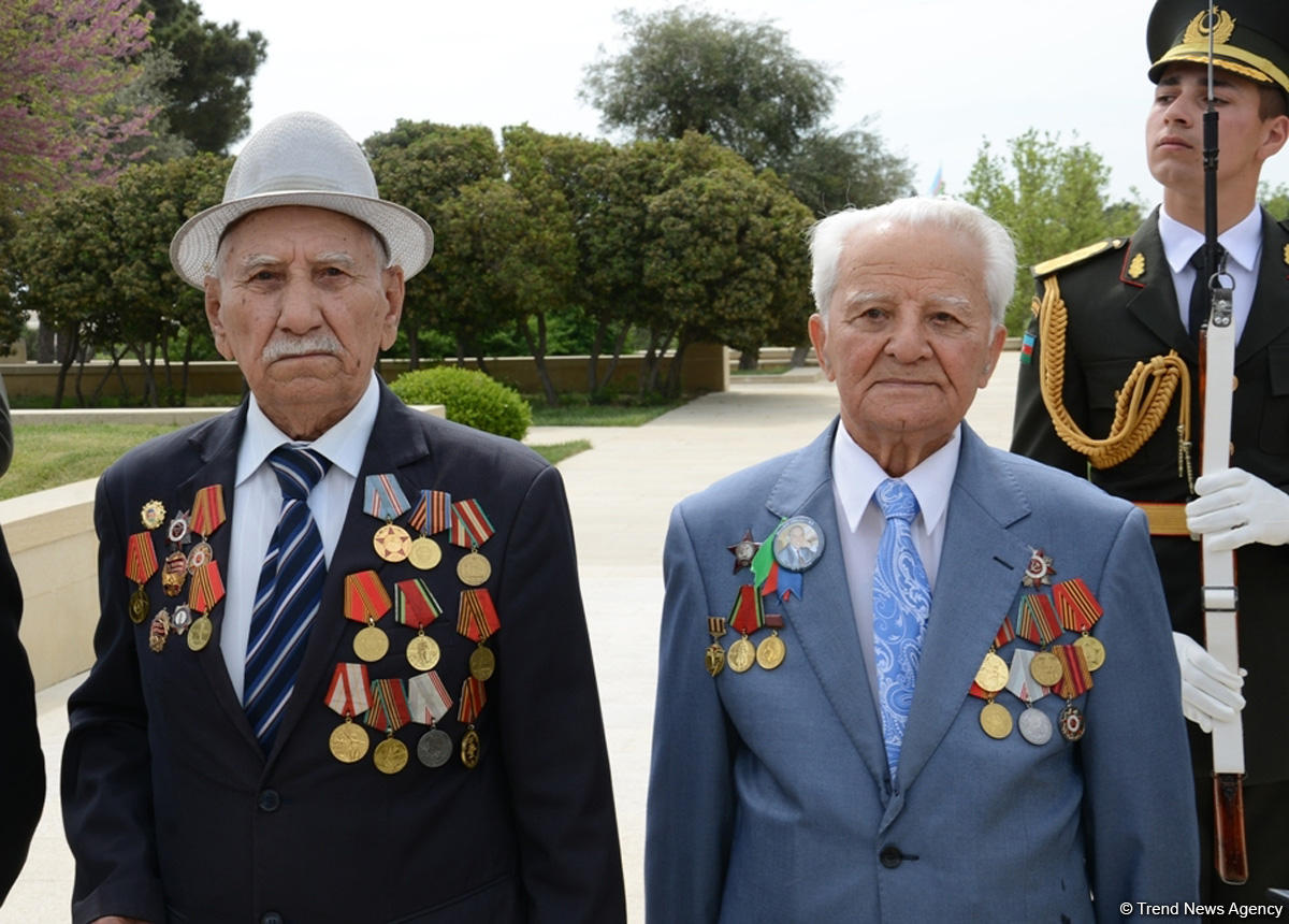 Azərbaycan ictimaiyyəti faşizm üzərində Qələbənin 72-ci ildönümünü qeyd edir (FOTO)