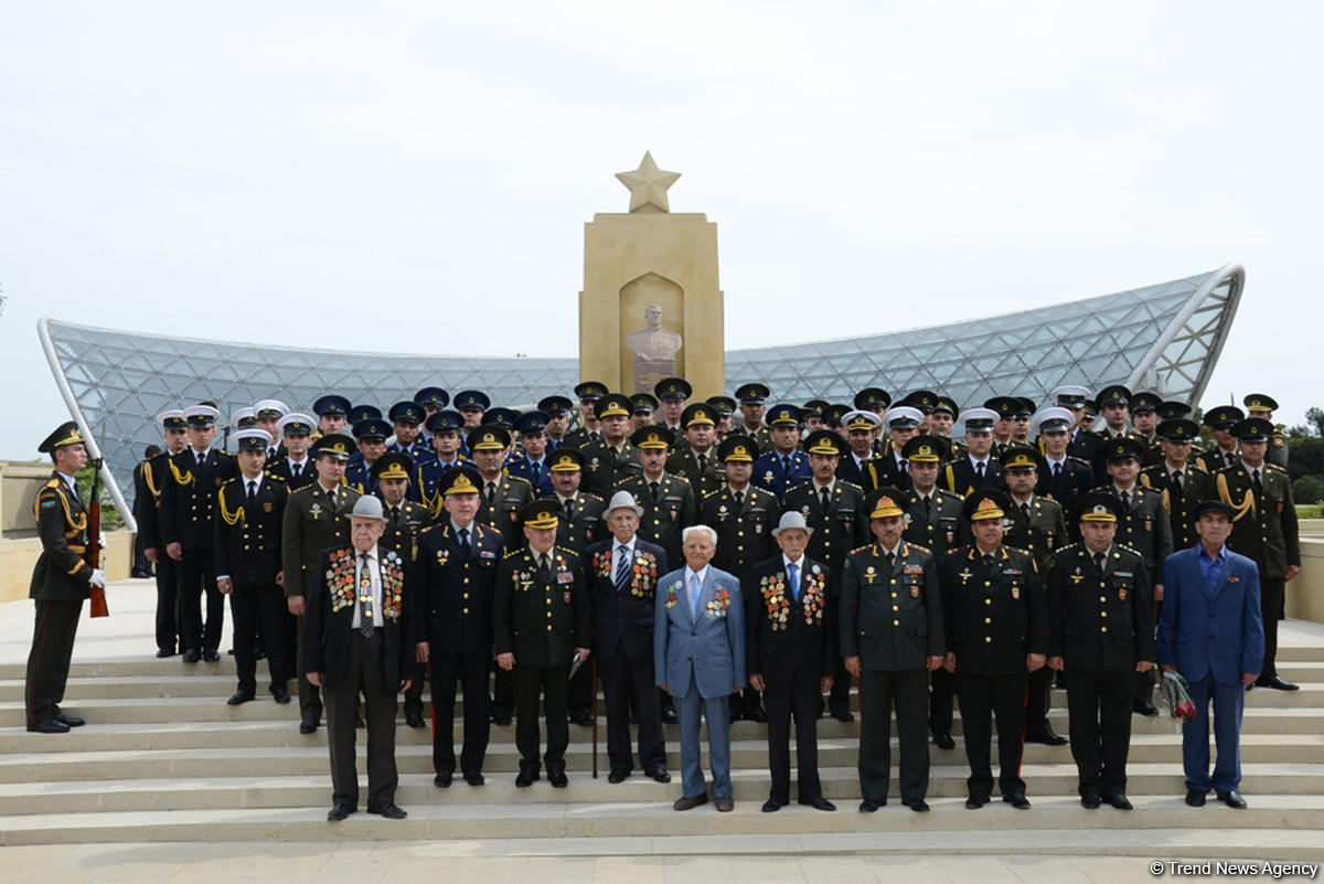 Azərbaycan ictimaiyyəti faşizm üzərində Qələbənin 72-ci ildönümünü qeyd edir (FOTO)