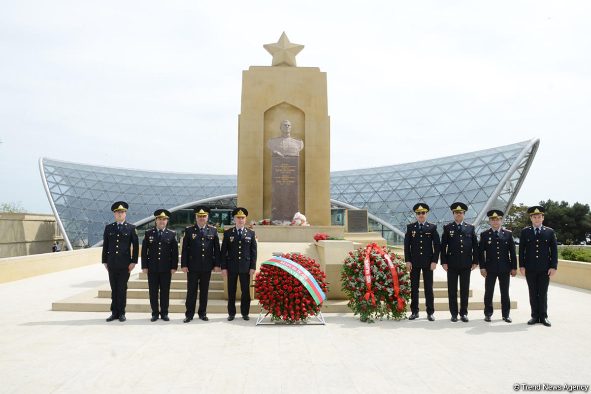 Azərbaycan ictimaiyyəti faşizm üzərində Qələbənin 72-ci ildönümünü qeyd edir (FOTO)