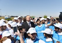 Prezident İlham Əliyev və xanımı ulu öndər Heydər Əliyevin doğum gününə həsr olunan ağacəkmə aksiyasında iştirak ediblər (YENİLƏNİB) (FOTO)