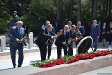 Azərbaycan ictimaiyyəti ümummilli lider Heydər Əliyevin anadan olmasının 94-cü ildönümünü qeyd edir (FOTO)