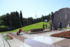 Azərbaycan ictimaiyyəti ümummilli lider Heydər Əliyevin anadan olmasının 94-cü ildönümünü qeyd edir (FOTO)