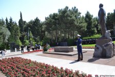 Azərbaycan ictimaiyyəti ümummilli lider Heydər Əliyevin anadan olmasının 94-cü ildönümünü qeyd edir (FOTO)