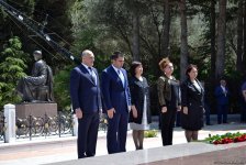 Azərbaycan ictimaiyyəti ümummilli lider Heydər Əliyevin anadan olmasının 94-cü ildönümünü qeyd edir (FOTO)