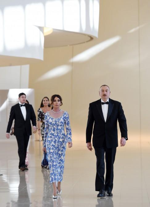 Prezident İlham Əliyev və xanımı Ümummilli Liderin anadan olmasının 94-cü ildönümü və Heydər Əliyev Fondunun fəaliyyətinin 13 illiyinə həsr olunan mərasimdə iştirak ediblər (FOTO) (YENİLƏNİB)