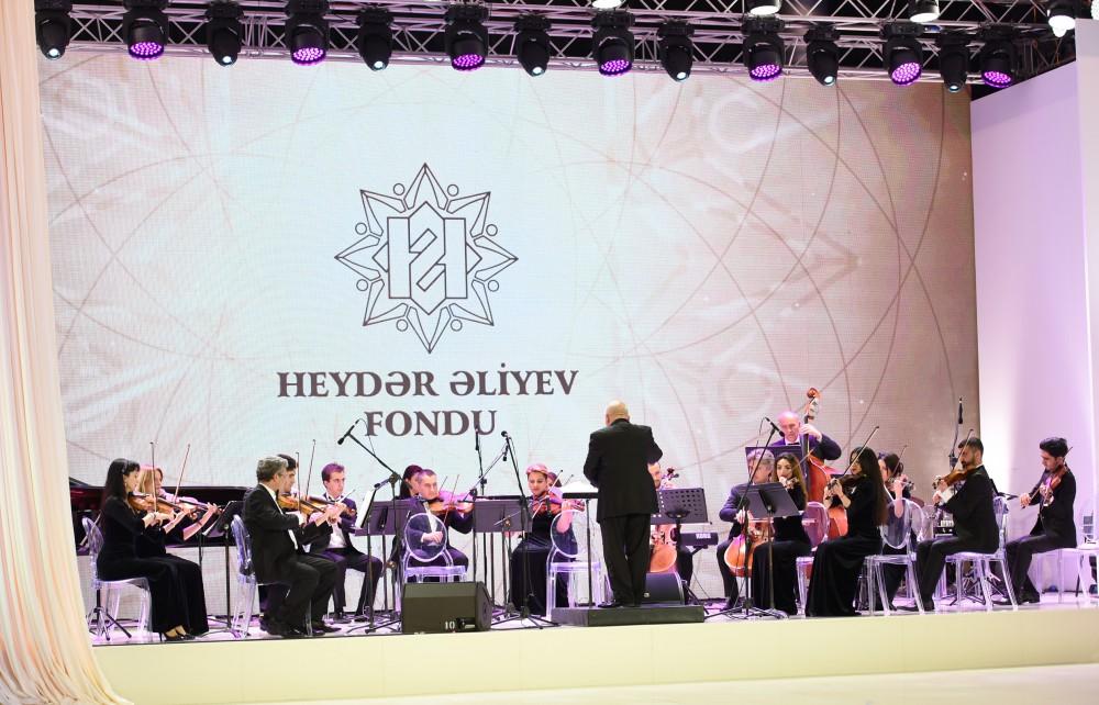 Prezident İlham Əliyev və xanımı Ümummilli Liderin anadan olmasının 94-cü ildönümü və Heydər Əliyev Fondunun fəaliyyətinin 13 illiyinə həsr olunan mərasimdə iştirak ediblər (FOTO) (YENİLƏNİB)