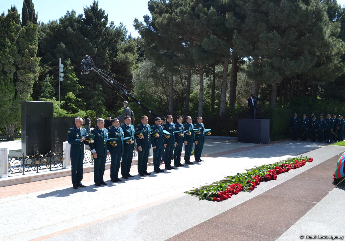 Azərbaycan ictimaiyyəti ümummilli lider Heydər Əliyevin anadan olmasının 94-cü ildönümünü qeyd edir (FOTO)
