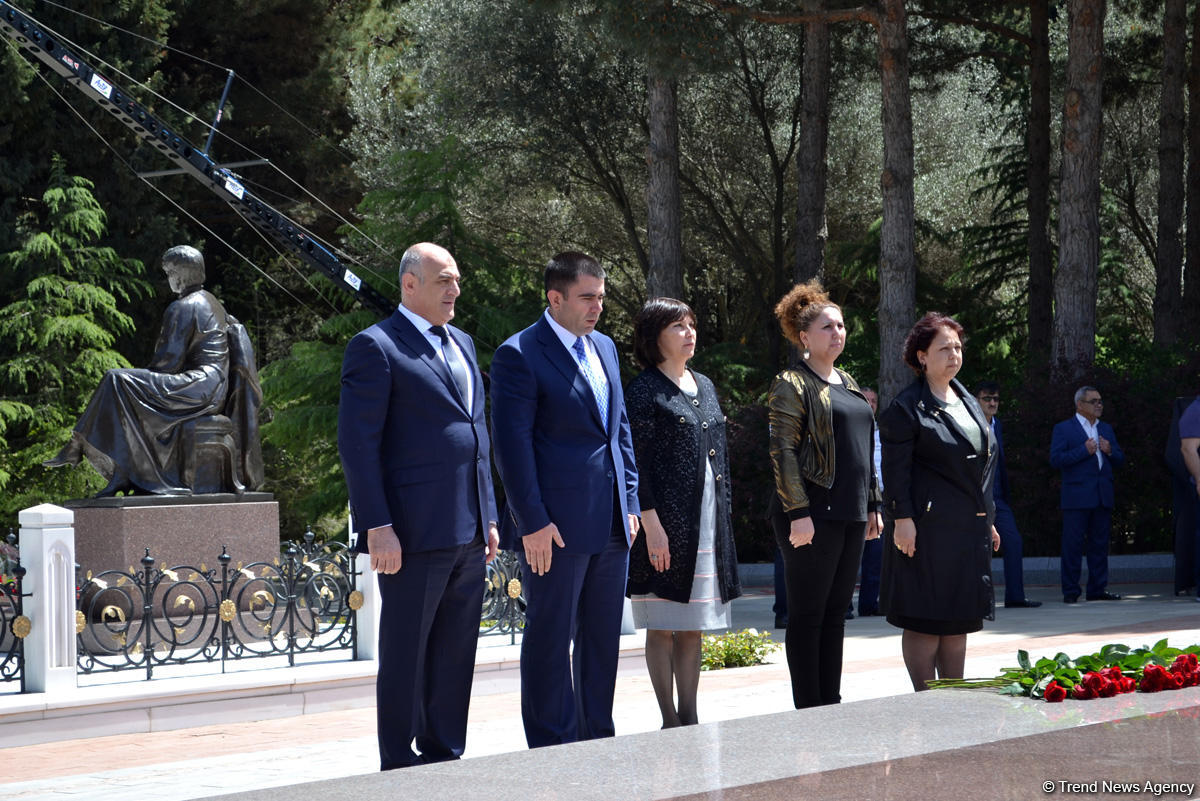 Azərbaycan ictimaiyyəti ümummilli lider Heydər Əliyevin anadan olmasının 94-cü ildönümünü qeyd edir (FOTO)