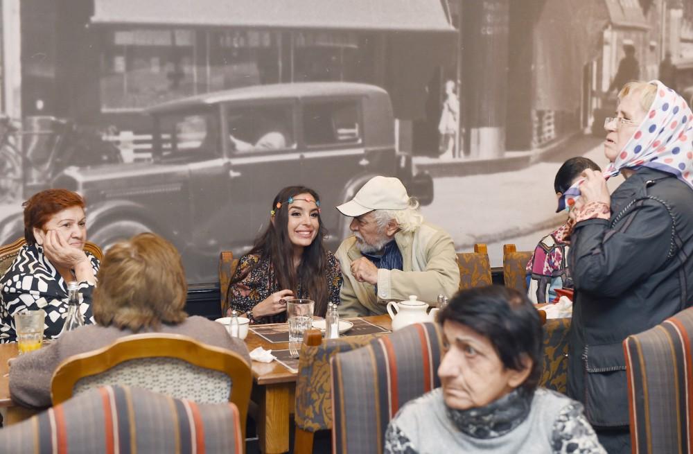 Leyla Əliyeva müharibə və əmək əlilləri üçün pansionatın sakinləri ilə görüşüb (FOTO)