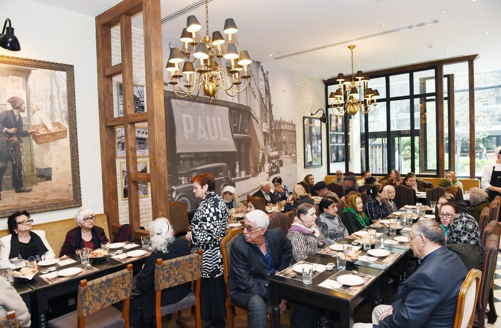 Leyla Əliyeva müharibə və əmək əlilləri üçün pansionatın sakinləri ilə görüşüb (FOTO)