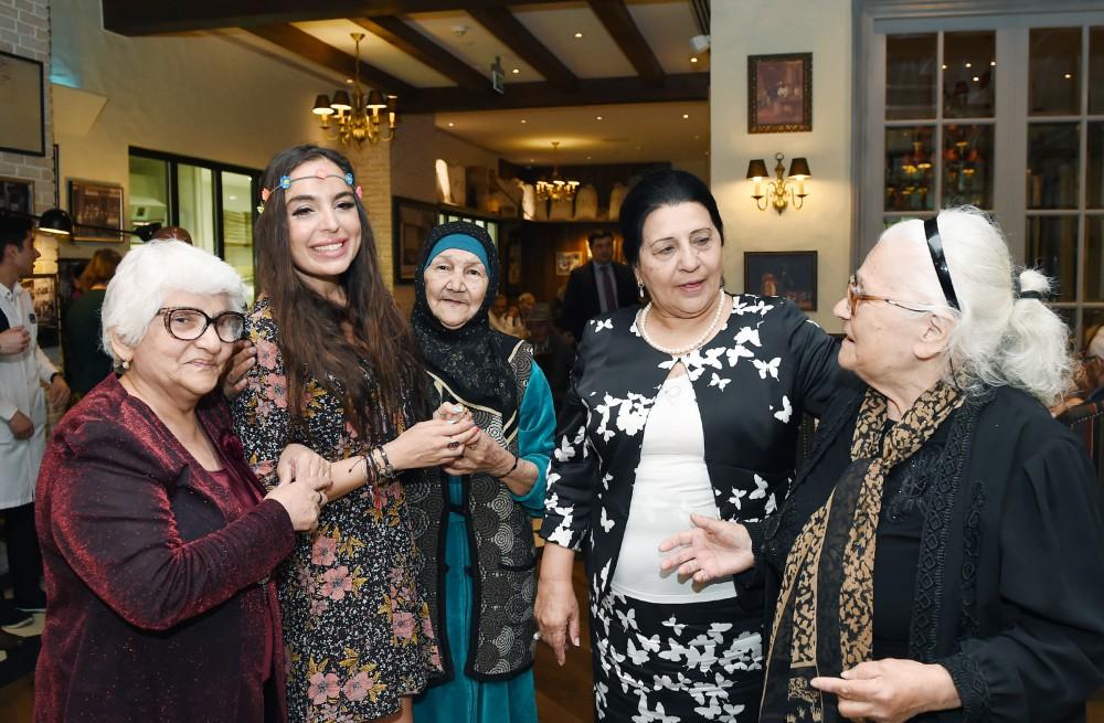 Leyla Əliyeva müharibə və əmək əlilləri üçün pansionatın sakinləri ilə görüşüb (FOTO)