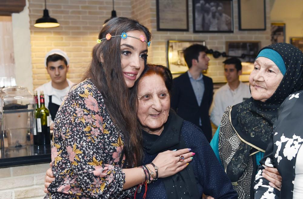 Leyla Əliyeva müharibə və əmək əlilləri üçün pansionatın sakinləri ilə görüşüb (FOTO)