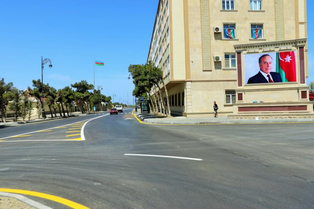 Prezident İlham Əliyev və xanımı Pirallahı qəsəbəsindəki Səməd Vurğun küçəsinin yenidənqurmadan sonra açılışında iştirak ediblər (YENİLƏNİB) (FOTO)