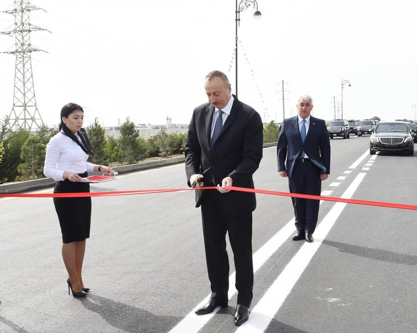 Prezident İlham Əliyev və xanımı Pirallahı qəsəbəsindəki Səməd Vurğun küçəsinin yenidənqurmadan sonra açılışında iştirak ediblər (YENİLƏNİB) (FOTO)