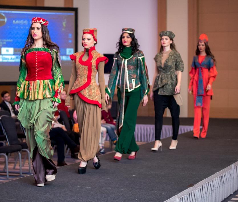 Avstriyada Gülnarə Xəlilovanın İslamiadaya həsr olunmuş milli kolleksiyası təqdim edilib (FOTO)
