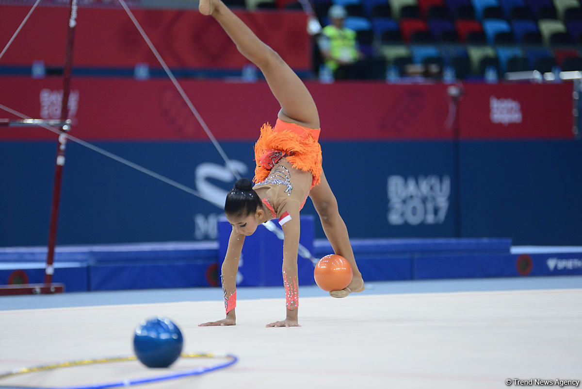 İslamiada çərçivəsində bədii gimnastika üzrə yarışlara start verildi (FOTO)