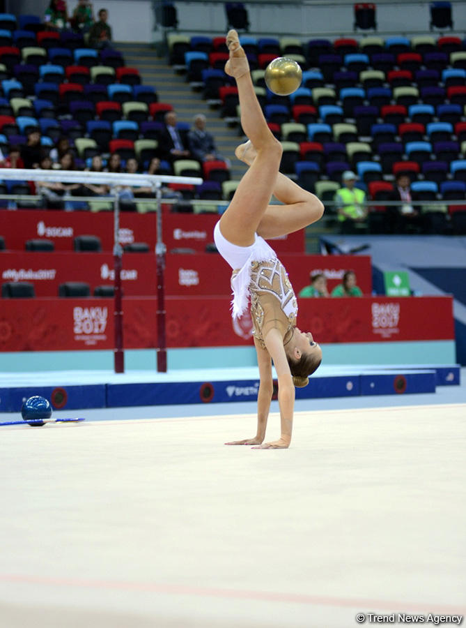 İslamiada çərçivəsində bədii gimnastika üzrə yarışlara start verildi (FOTO)