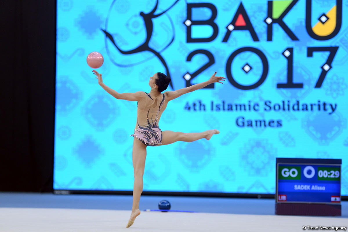 İslamiada çərçivəsində bədii gimnastika üzrə yarışlara start verildi (FOTO)