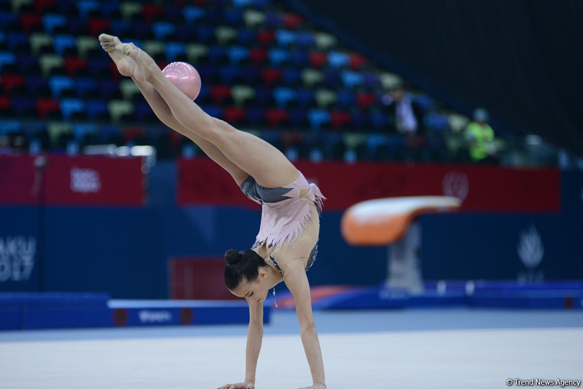 İslamiada çərçivəsində bədii gimnastika üzrə yarışlara start verildi (FOTO)
