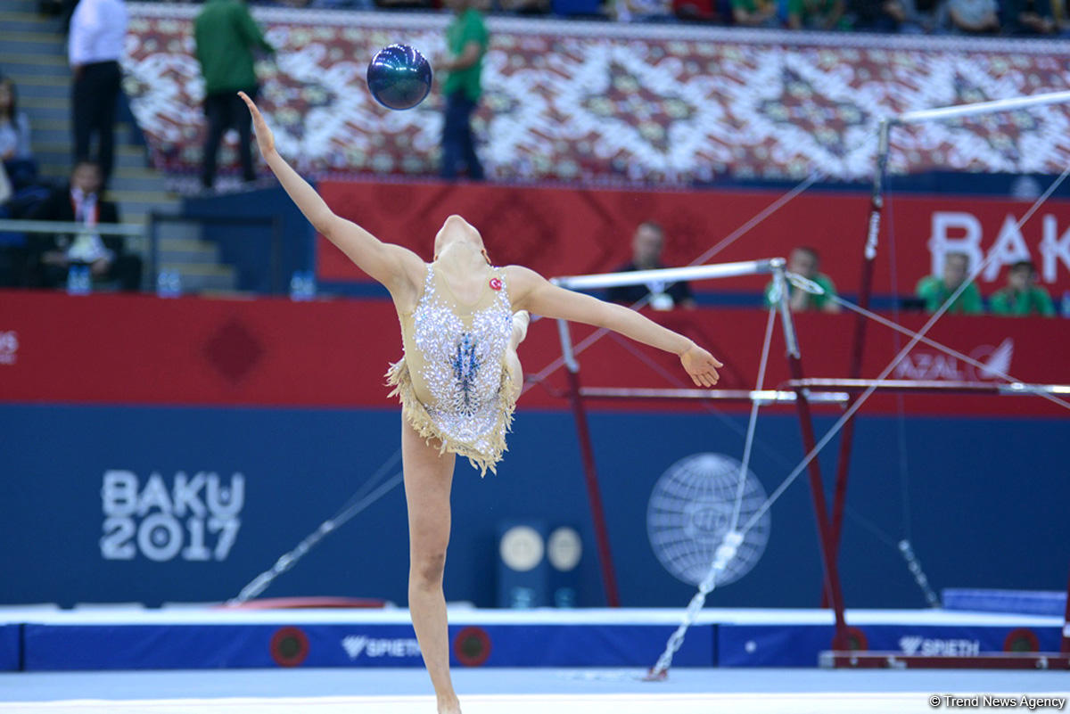 İslamiada çərçivəsində bədii gimnastika üzrə yarışlara start verildi (FOTO)