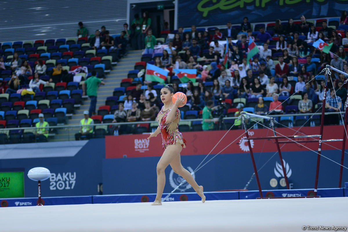İslamiada çərçivəsində bədii gimnastika üzrə yarışlara start verildi (FOTO)