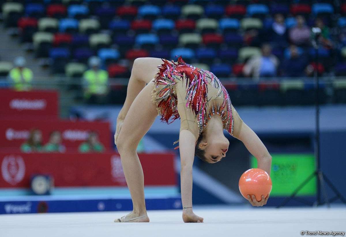 İslamiada çərçivəsində bədii gimnastika üzrə yarışlara start verildi (FOTO)