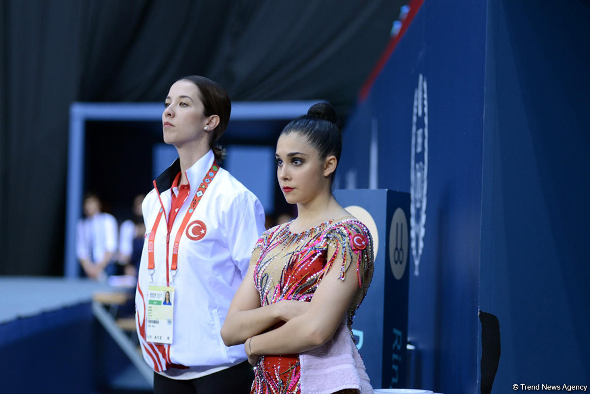 İslamiada çərçivəsində bədii gimnastika üzrə yarışlara start verildi (FOTO)