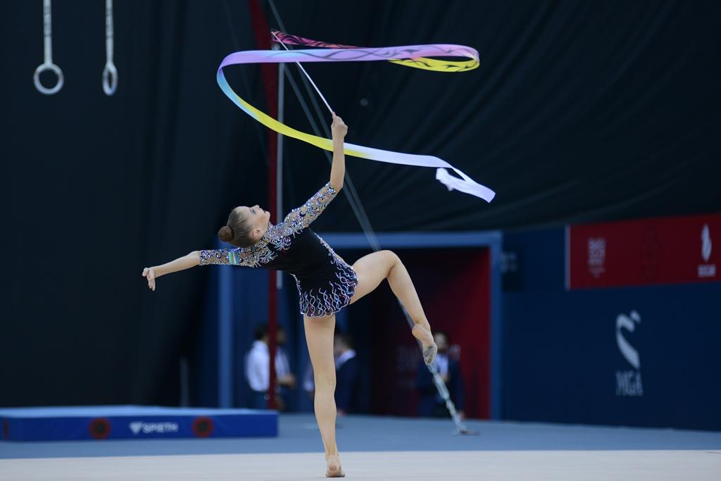 İslamiadada bədii gimnastika üzrə yarışların ikinci günü FOTOLARDA 